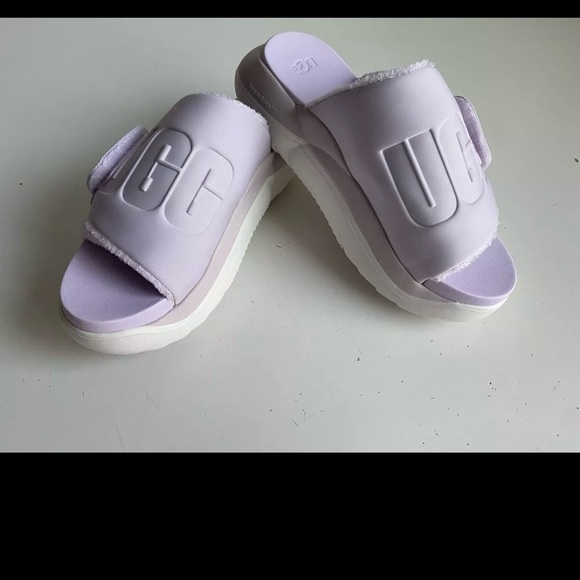 Cute comfy Ugg sliders! - Picture 2 of 9